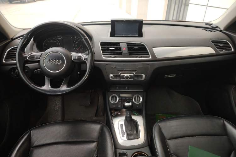 Used Audi Q3 2013 35 TFSI Comfort Model Interior 2
