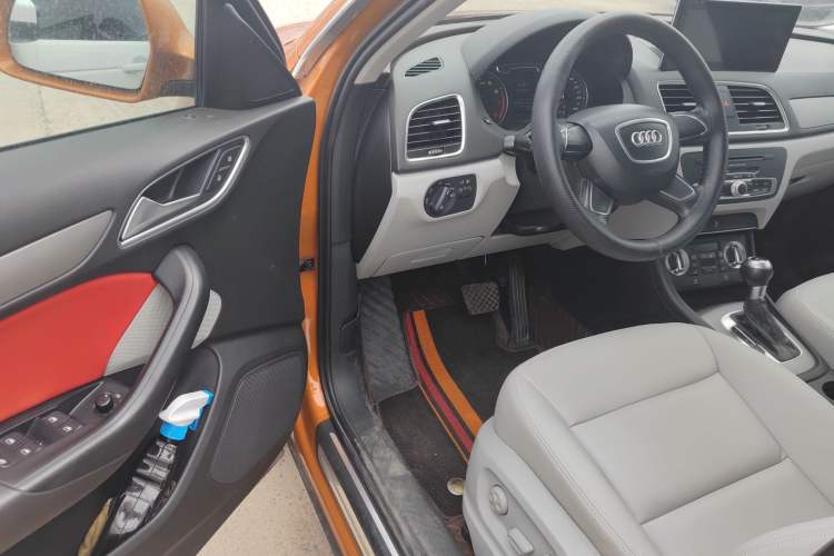 Used Audi Q3 2013 35 TFSI Ambition Edition Interior 2