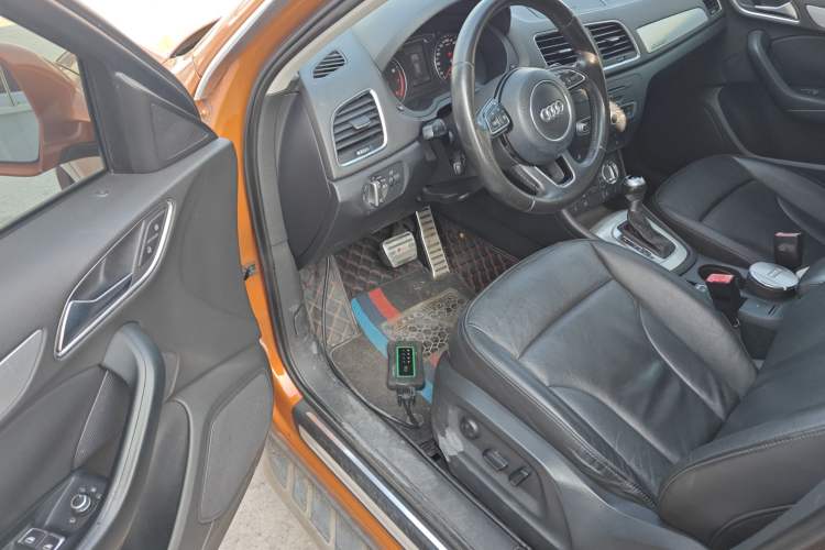 Used Audi Q3 2013 35 TFSI quattro Technology Edition Interior 3