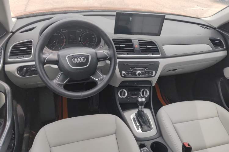Used Audi Q3 2013 35 TFSI Ambition Edition Interior 3