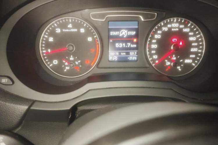 Used Audi Q3 2013 35 TFSI quattro Comfort Model Odometer Close Up