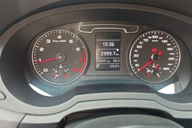Used Audi Q3 2013 35 TFSI Ambition Edition Odometer Close Up