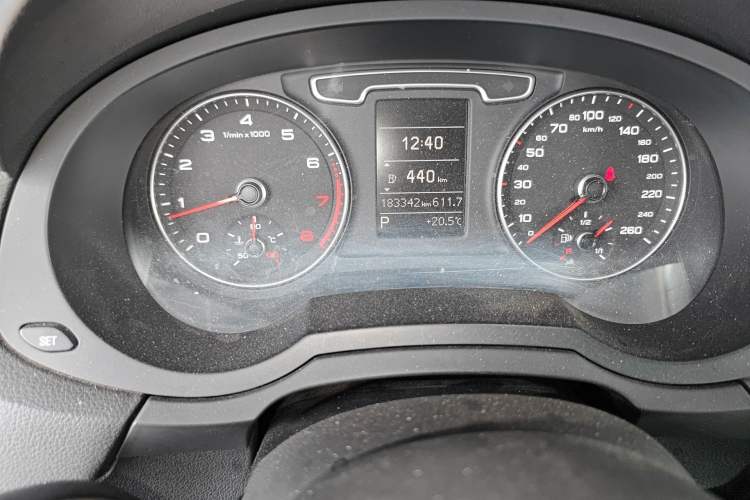 Used Audi Q3 2013 35 TFSI Comfort Model Odometer Close Up