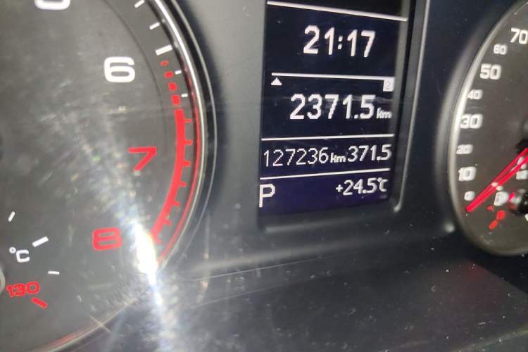 Used Audi Q3 2013 35 TFSI Comfort Model Odometer Close Up