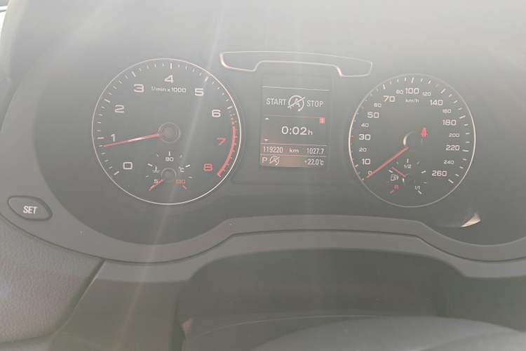 Used Audi Q3 2013 35 TFSI quattro Luxury Model Odometer Close Up