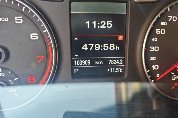 Used Audi Q3 2013 35 TFSI quattro Luxury Model Odometer Close Up
