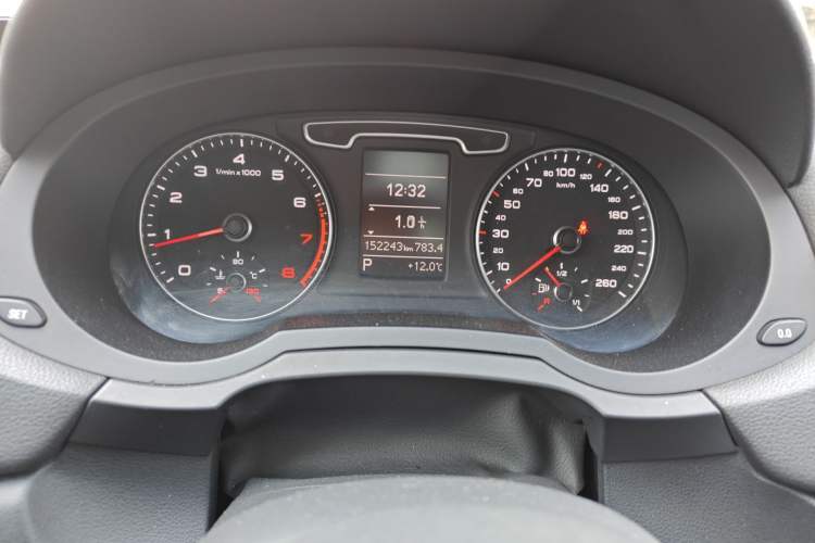 Used Audi Q3 2013 35 TFSI Comfort Model Odometer Close Up