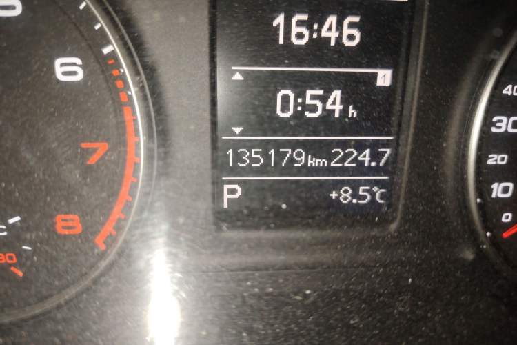 Used Audi Q3 2013 35 TFSI Comfort Model Odometer Close Up