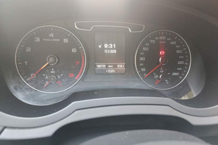 Used Audi Q3 2013 40 TFSI quattro Luxury Model Odometer Close Up