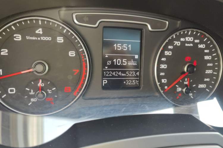 Used Audi Q3 2013 35 TFSI Ambition Edition Odometer Close Up