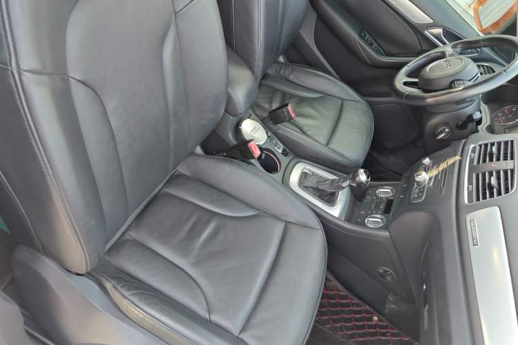 Used Audi Q3 2013 35 TFSI quattro Technology Edition Right Front Seat