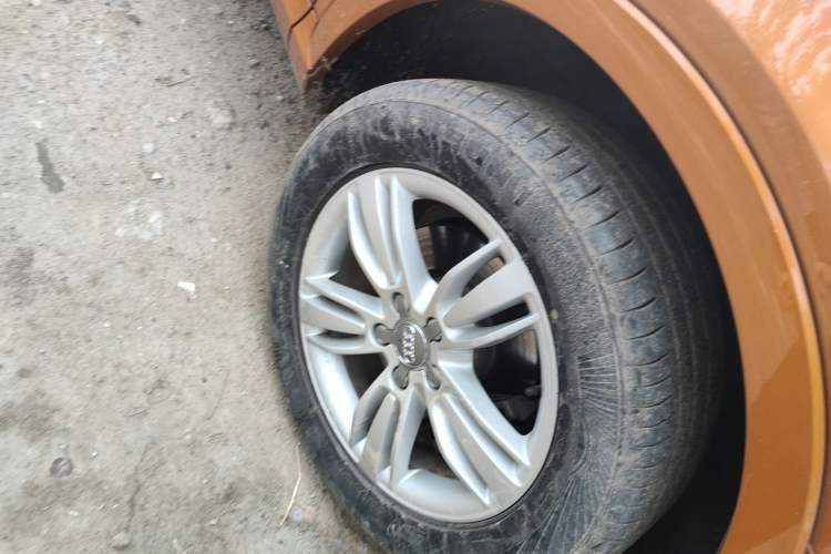 Used Audi Q3 2013 35 TFSI Comfort Model Right Front Wheel Hub
