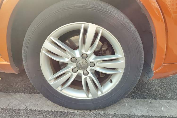Used Audi Q3 2013 35 TFSI Comfort Model Right Front Wheel Hub