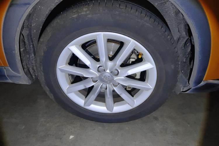 Used Audi Q3 2013 35 TFSI Comfort Model Right Front Wheel Hub