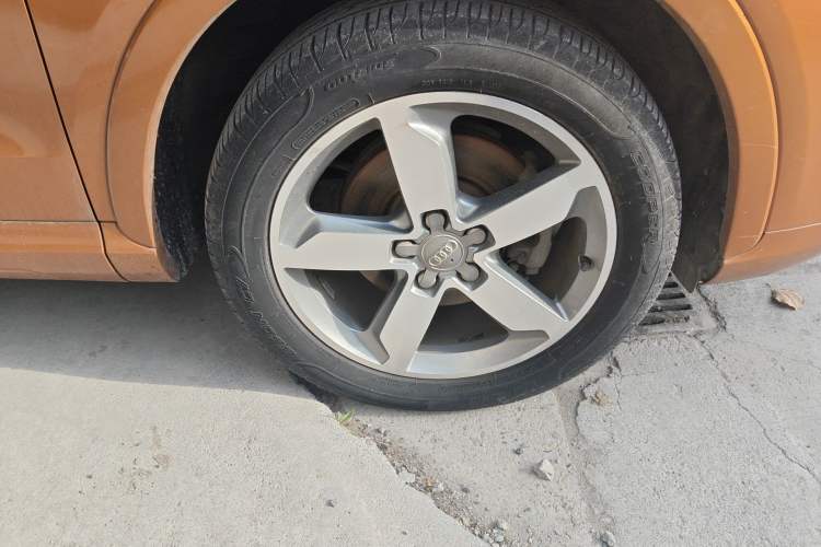Used Audi Q3 2013 35 TFSI quattro Luxury Model Right Front Wheel Hub