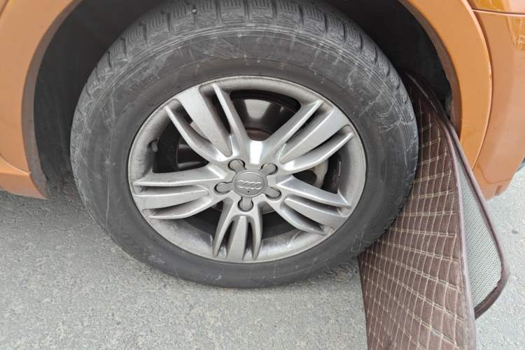 Used Audi Q3 2013 35 TFSI Comfort Model Right Front Wheel Hub
