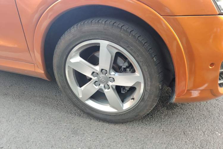 Used Audi Q3 2013 40 TFSI quattro Luxury Model Right Front Wheel Hub