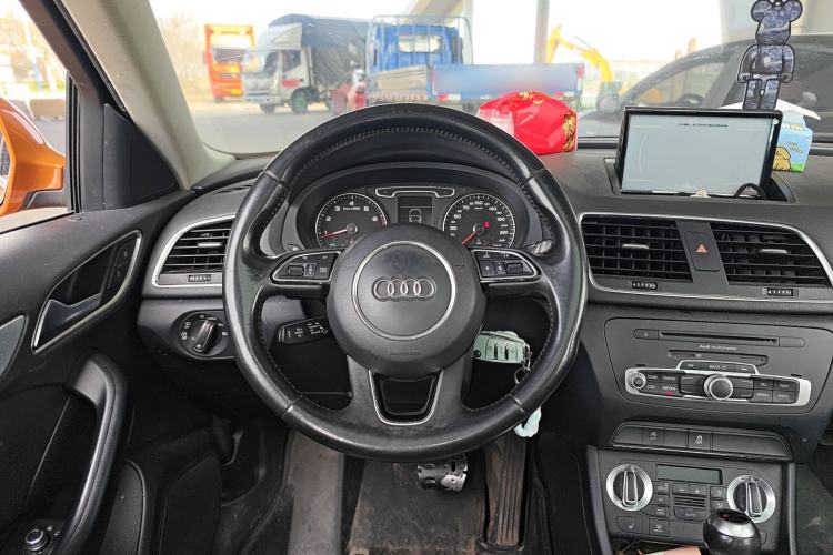 Used Audi Q3 2013 35 TFSI Comfort Model Steering Wheel