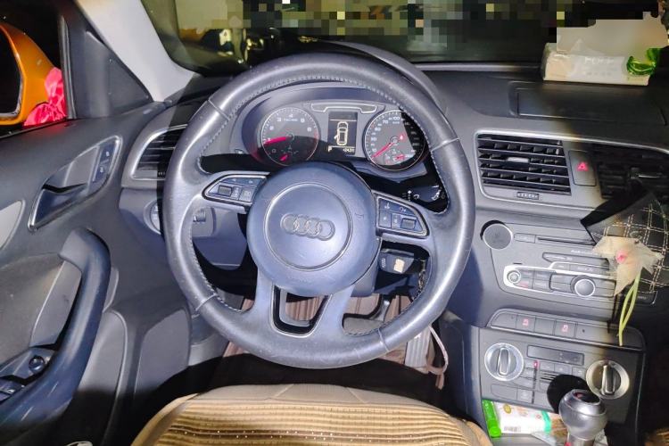Used Audi Q3 2013 35 TFSI Comfort Model Steering Wheel