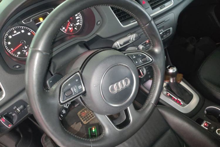 Used Audi Q3 2013 35 TFSI Comfort Model Steering Wheel