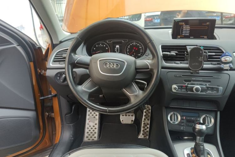 Used Audi Q3 2013 35 TFSI Ambition Edition Steering Wheel