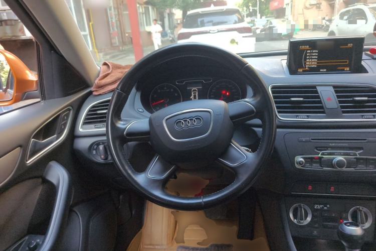 Used Audi Q3 2013 35 TFSI Ambition Edition Steering Wheel