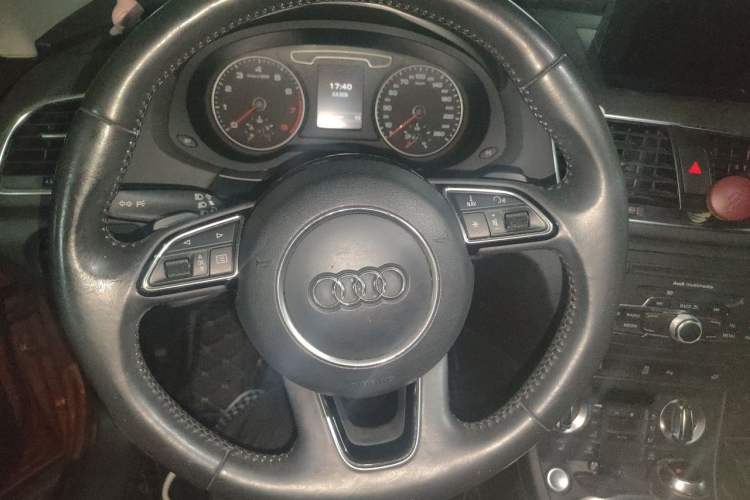 Used Audi Q3 2013 35 TFSI quattro Technology Edition Steering Wheel