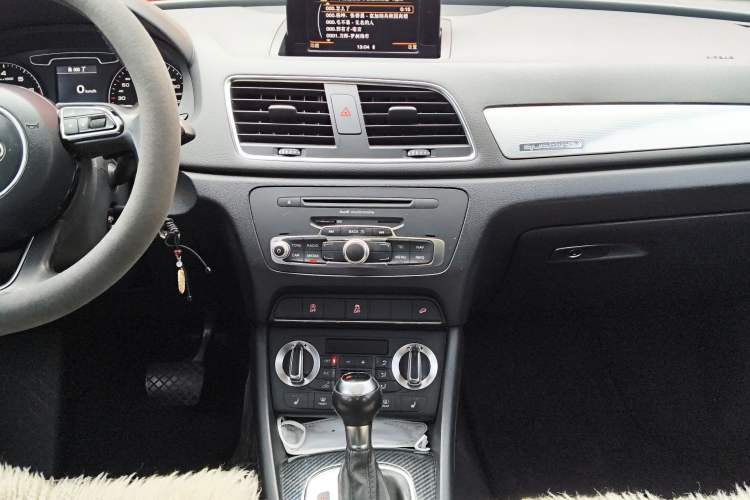Used Audi Q3 2013 35 TFSI quattro Technology Edition Audio And AC Panel