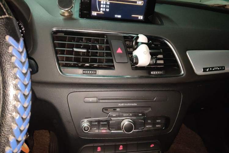Used Audi Q3 2013 35 TFSI quattro Technology Edition Audio And AC Panel