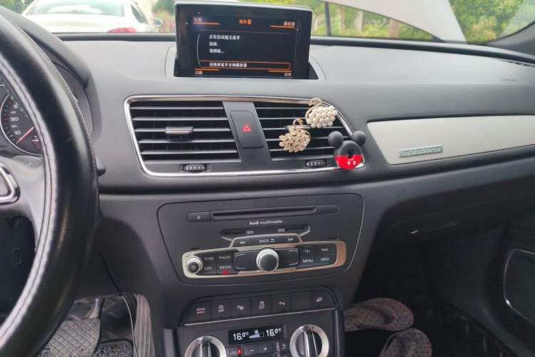 Used Audi Q3 2013 40 TFSI quattro Luxury Model Audio And AC Panel