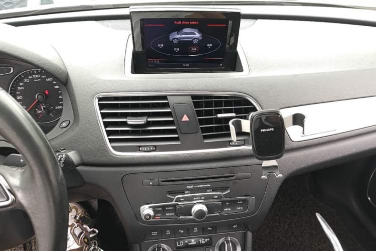 Used Audi Q3 2013 35 TFSI quattro Luxury Model Audio And AC Panel