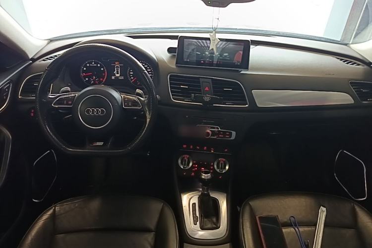 Used Audi Q3 2013 35 TFSI Comfort Model Center Console