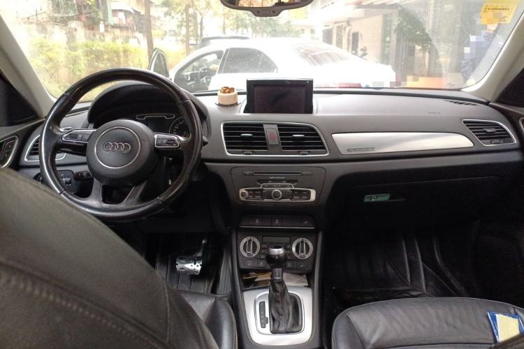 Used Audi Q3 2013 35 TFSI quattro Technology Edition Center Console