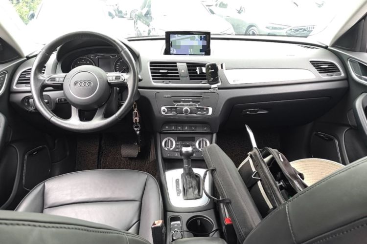 Used Audi Q3 2013 35 TFSI quattro Luxury Model Center Console