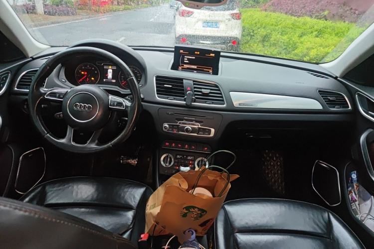 Used Audi Q3 2013 35 TFSI quattro Luxury Model Center Console