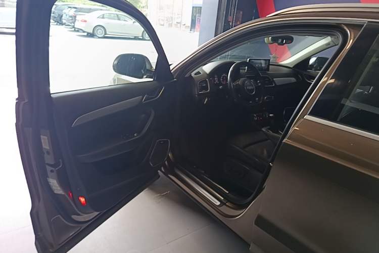 Used Audi Q3 2013 35 TFSI Comfort Model Driver Seat