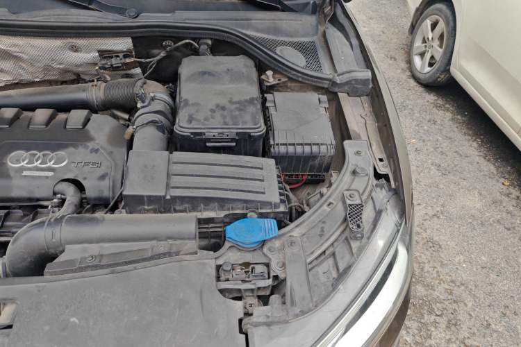 Used Audi Q3 2013 35 TFSI Comfort Model Engine Bay Left