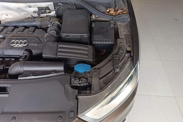 Used Audi Q3 2013 35 TFSI Comfort Model Engine Bay Left