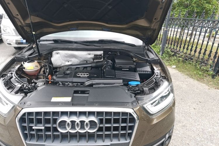 Used Audi Q3 2013 35 TFSI quattro Luxury Model Engine Bay Left