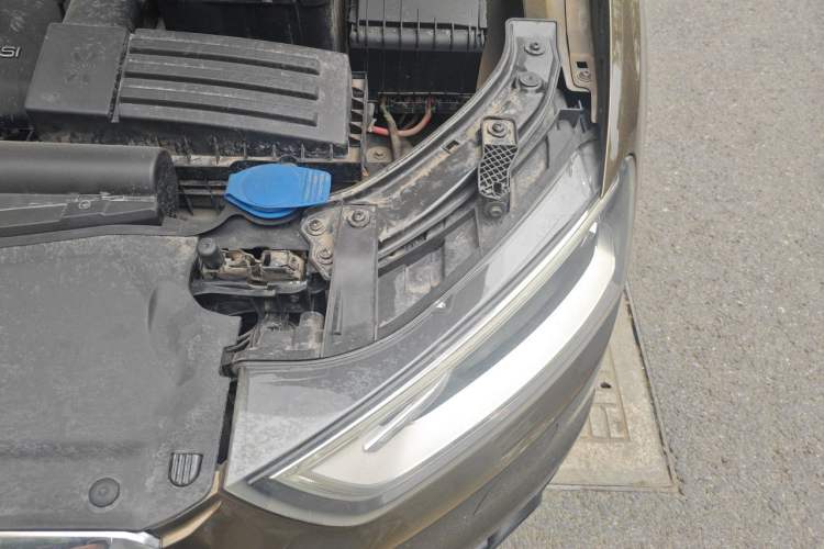Used Audi Q3 2013 35 TFSI Comfort Model Engine Bay Left