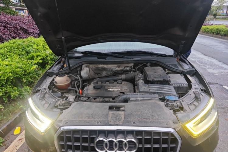 Used Audi Q3 2013 35 TFSI quattro Luxury Model Engine Bay