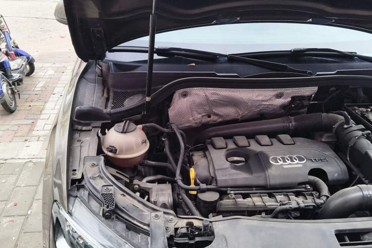 Used Audi Q3 2013 35 TFSI quattro Technology Edition Engine Bay Right