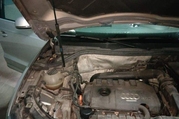 Used Audi Q3 2013 35 TFSI quattro Technology Edition Engine Bay Right