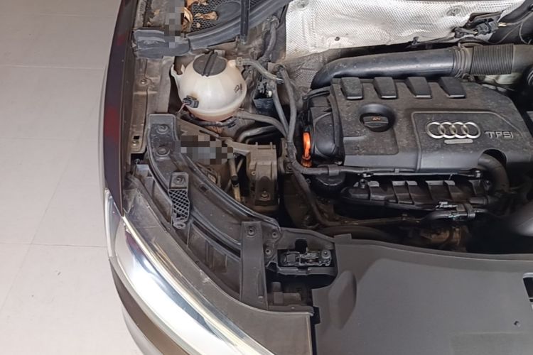 Used Audi Q3 2013 35 TFSI Comfort Model Engine Bay Right