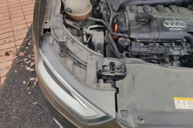 Used Audi Q3 2013 40 TFSI quattro Luxury Model Engine Bay Right
