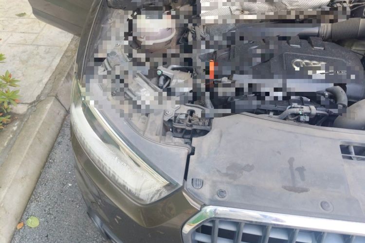 Used Audi Q3 2013 35 TFSI Comfort Model Engine Bay Right