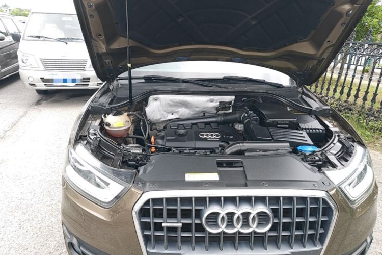 Used Audi Q3 2013 35 TFSI quattro Luxury Model Engine Bay Right