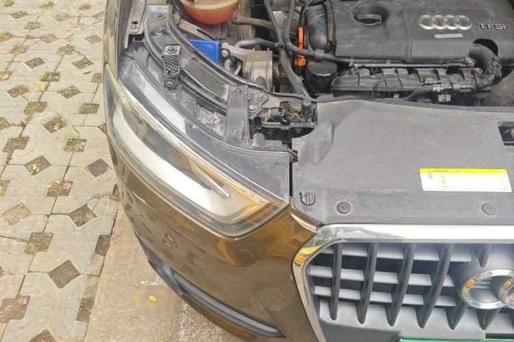 Used Audi Q3 2013 35 TFSI Comfort Model Engine Bay Right