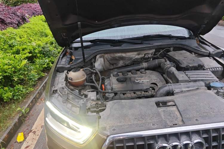 Used Audi Q3 2013 35 TFSI quattro Luxury Model Engine Bay Right