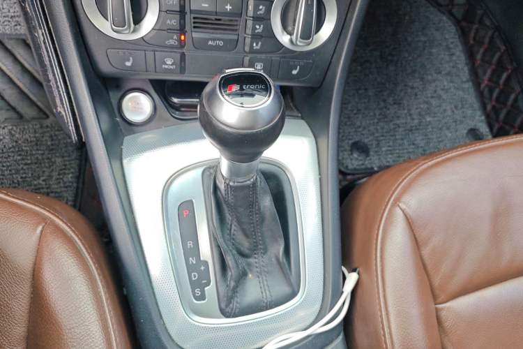 Used Audi Q3 2013 35 TFSI Comfort Model Gear Lever